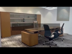 Mesa executiva em forma de L de madeira