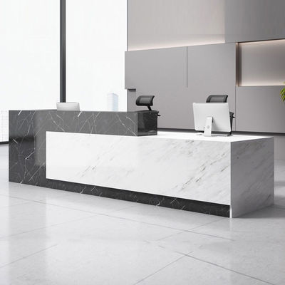 Mesa de balcão de recepção moderna de 94,4 polegadas madeira marmorizada branca 25 mm