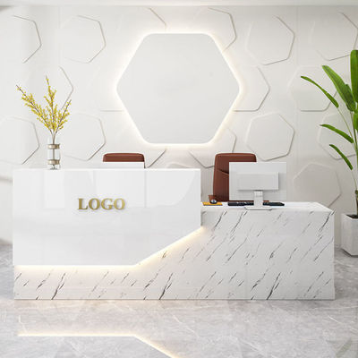 Mesa de recepção moderna 2M com logotipo personalizável e mesa de recepção branca
