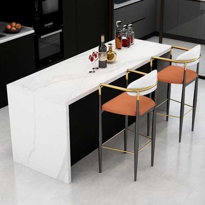 Conjunto de banqueta de mesa de bar de 62,9 polegadas em mármore branco com espessura de grão de madeira 25 mm com cadeiras