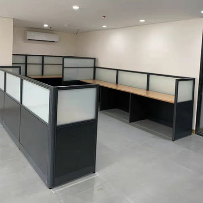 Estação de trabalho de escritório de escritório com divisão de tela de privacidade do escritório