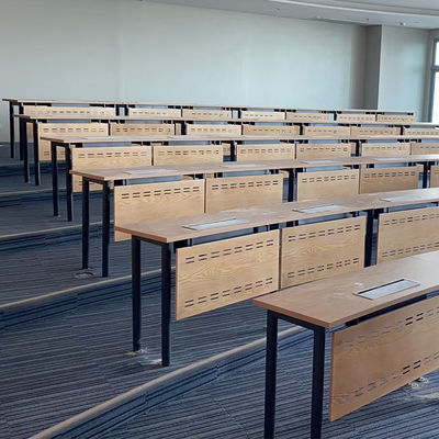 Mesa Curva para Sala de Treinamento em Placa de Melamina de 25mm Personalizável para Estudantes e Conferências