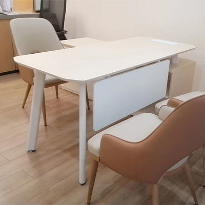 Mesa executiva em forma de L com cores personalizáveis e gabinete de armazenamento