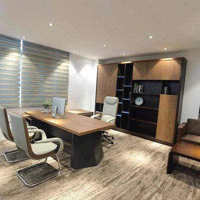 Mesa de escritório executivo de luxo Mobiliário de chefe em forma de L com painel de madeira