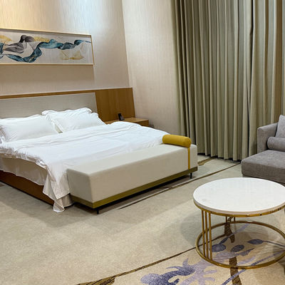 Conjuntos de quarto de hotel modernos em madeira com cama de tamanho personalizado para hotel 5 estrelas de luxo