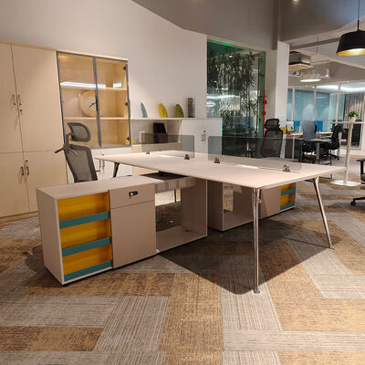 Mobiliário de escritório Espaços de coworking Modulares de 4 lugares Pessoas Escritório aberto